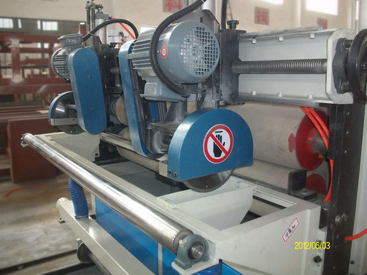 기계 55kw, 37 Kw를 만드는 915mm 1220mm 벽면 WPC 널 기계/창 단면도