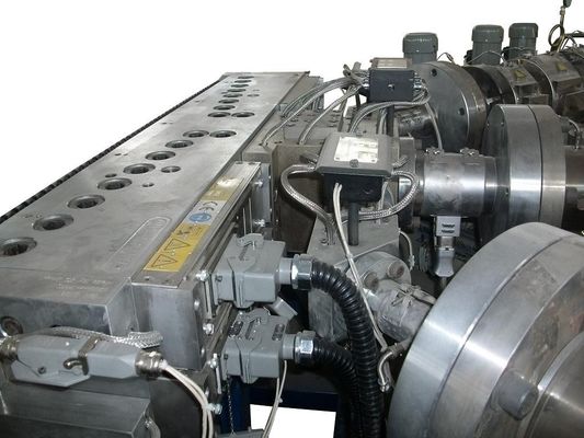 기계 55kw, 37 Kw를 만드는 915mm 1220mm 벽면 WPC 널 기계/창 단면도